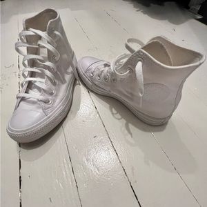 White converse high tops size 7